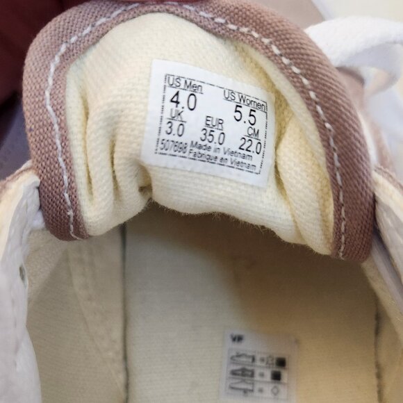 Like New - Vans Old Skool Shoe  - Size 5.5 - Picture 13 of 15